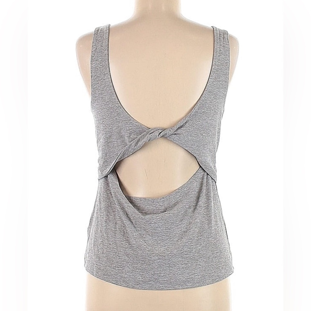 🎯NWOT Beyond Yoga Twisted Open Back Tank Top Gray Size Medium
